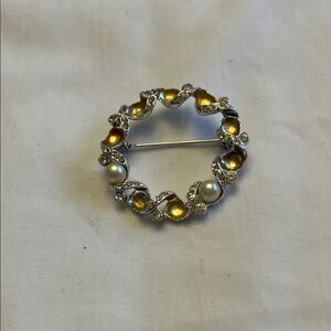 Vintage-Style Silver Pearl Wreath Brooch